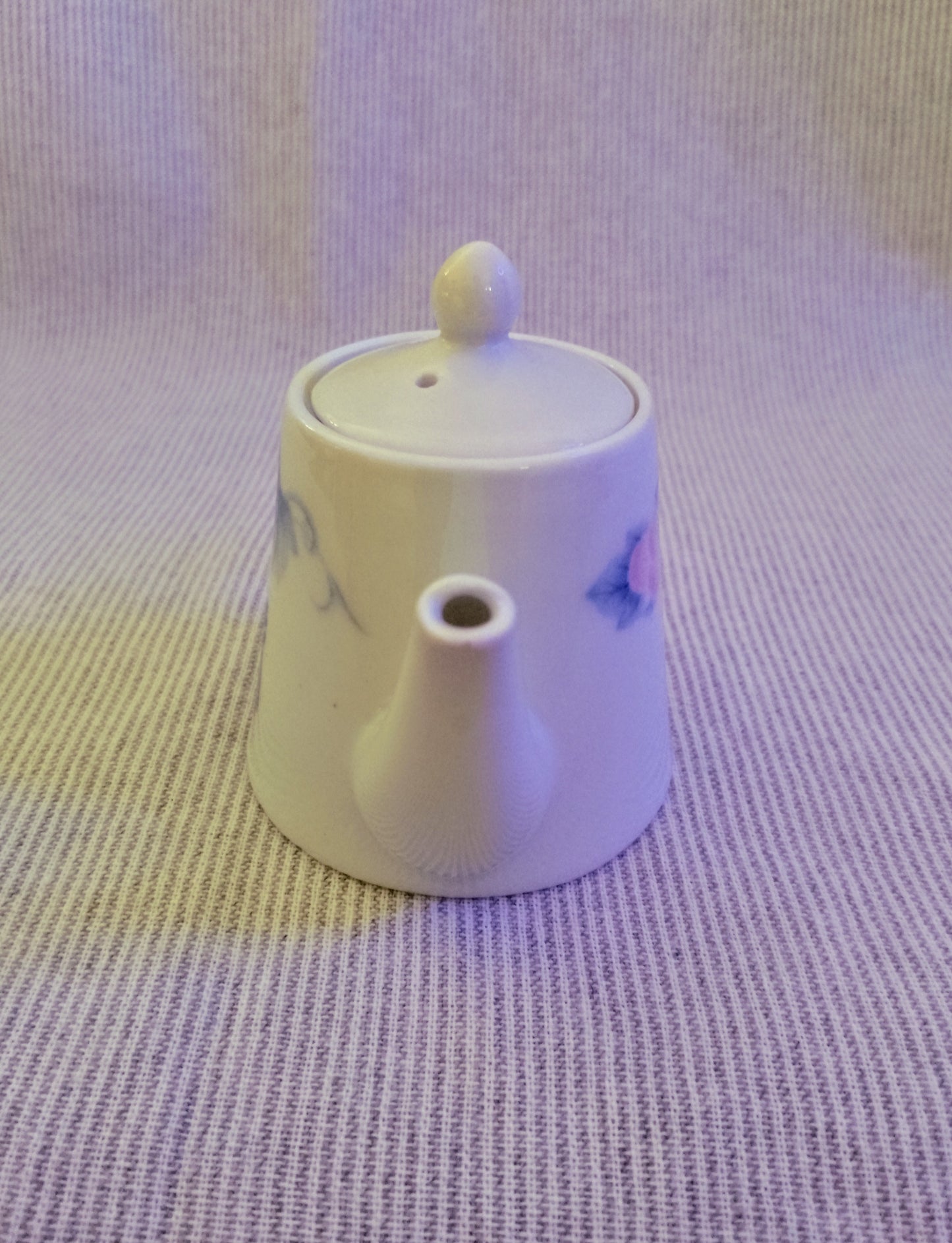 Retro Small Chinese Porcelain Tea Pot by LILING Pottery China